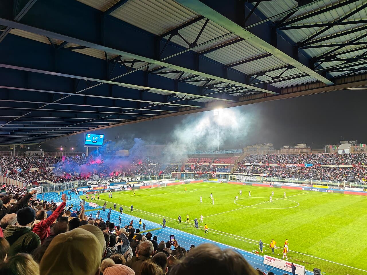 La Curva Nord del Massimino durante una partita